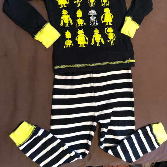Carter’s Little Boys Matching Pjs (2T) - Picture 2 of 6